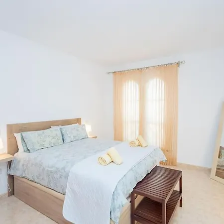 Atico Con Terraza En Agaete (Gran Canaria)